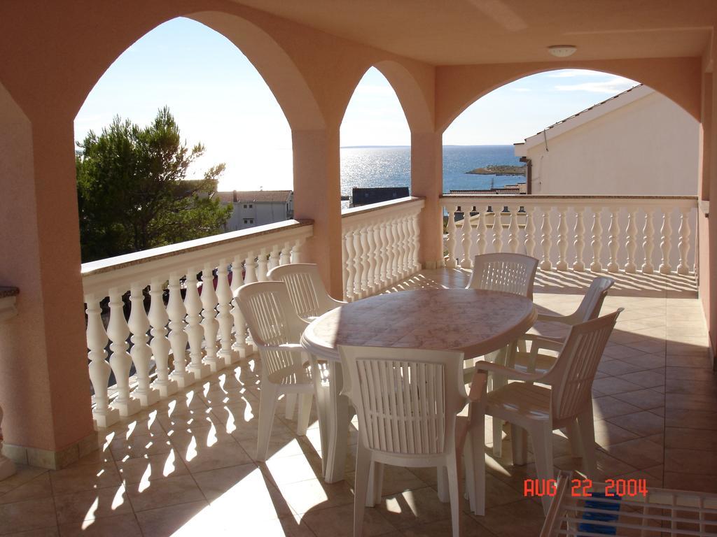 Apartments Pink House Povljana Εξωτερικό φωτογραφία